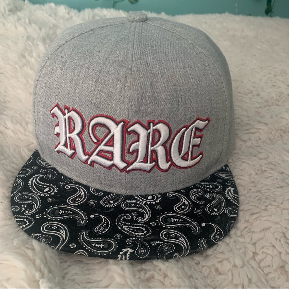 "rare" gray/bandanna print flat brimmed hat
